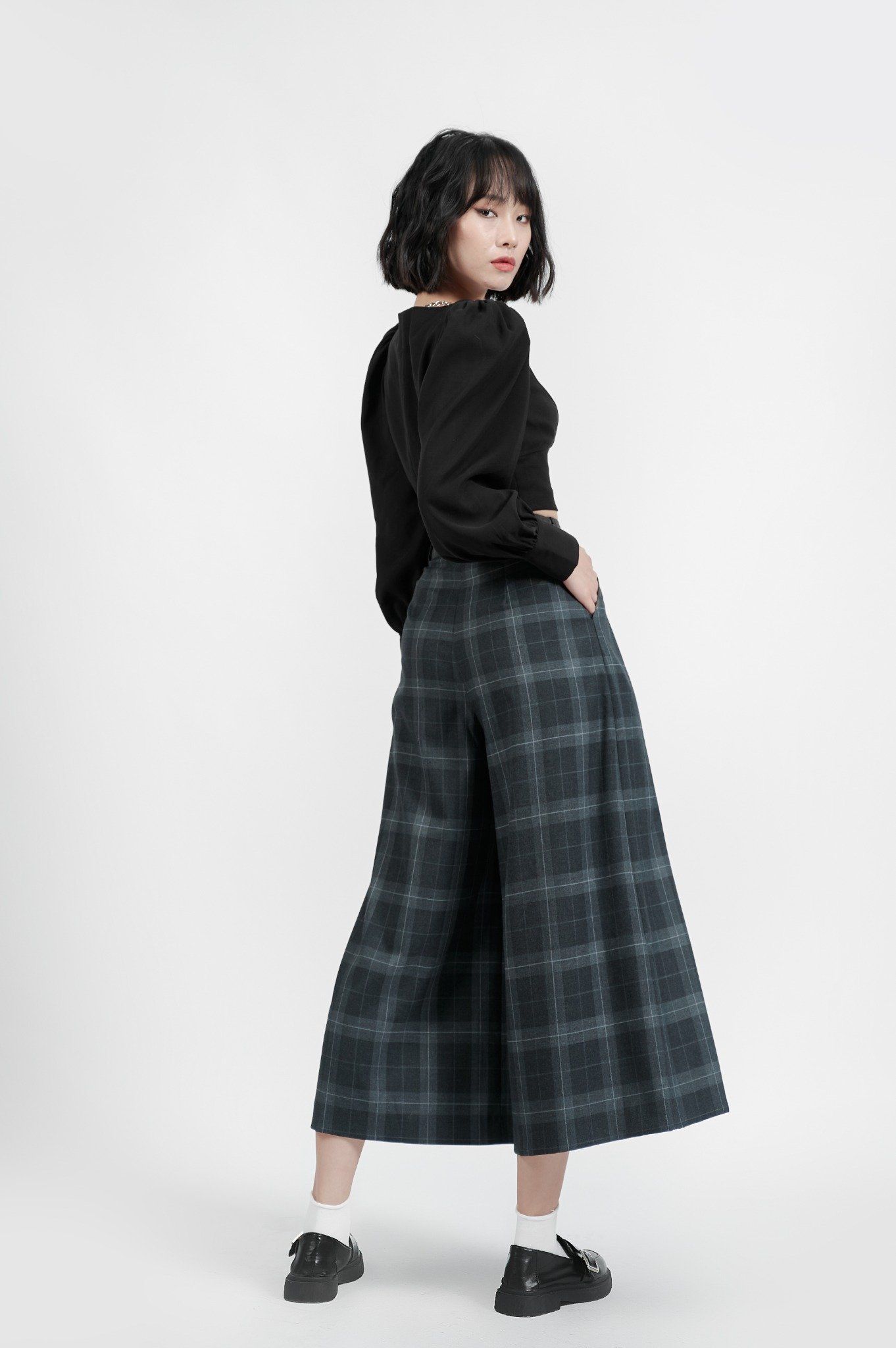  Áo croptop cổ vuông tay bồng edited 