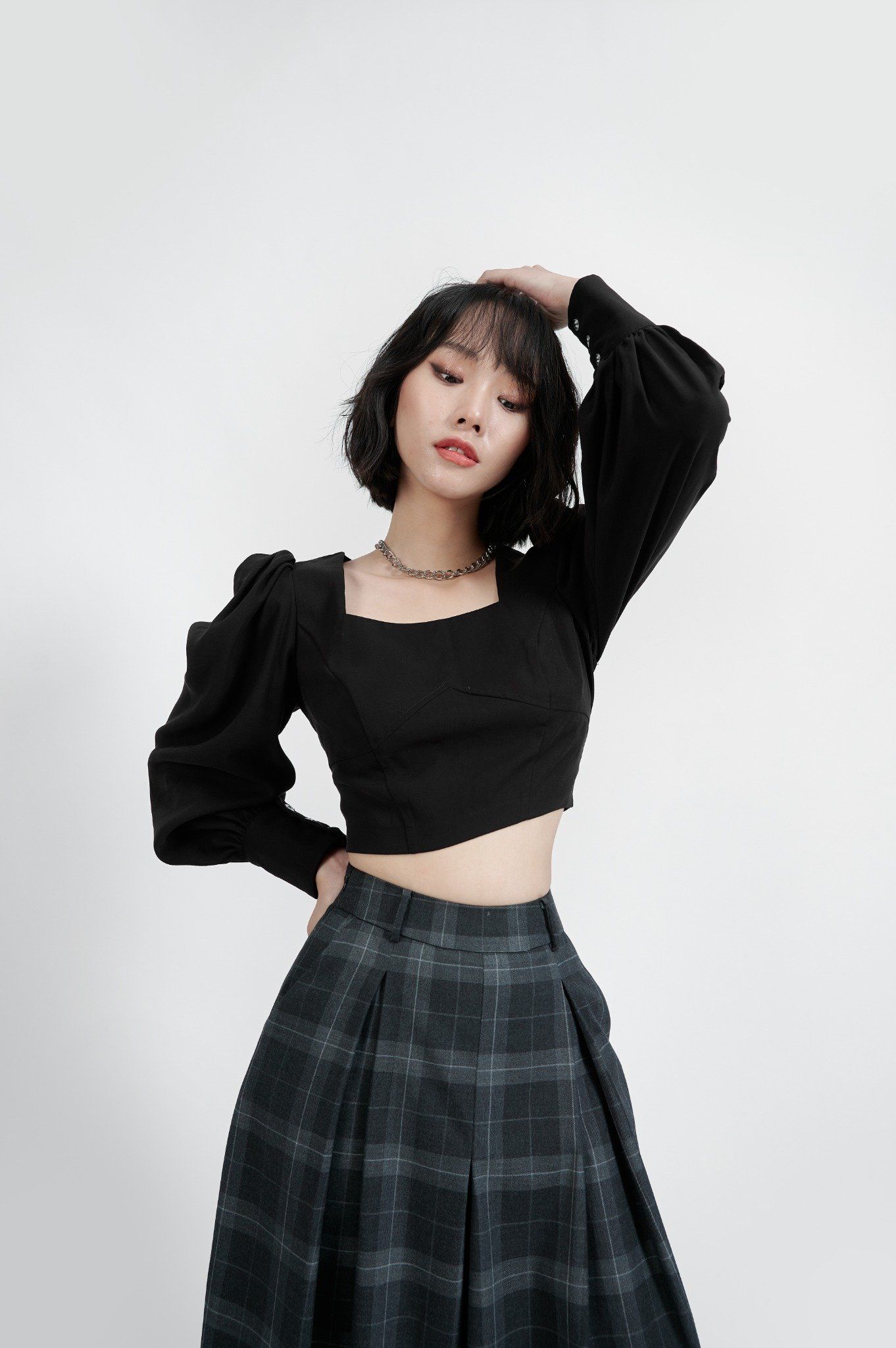  Áo croptop cổ vuông tay bồng edited 