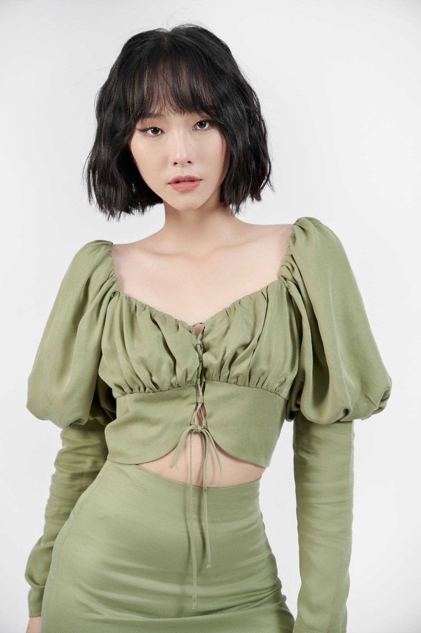  Áo croptop tay bồng nhún ngực. 