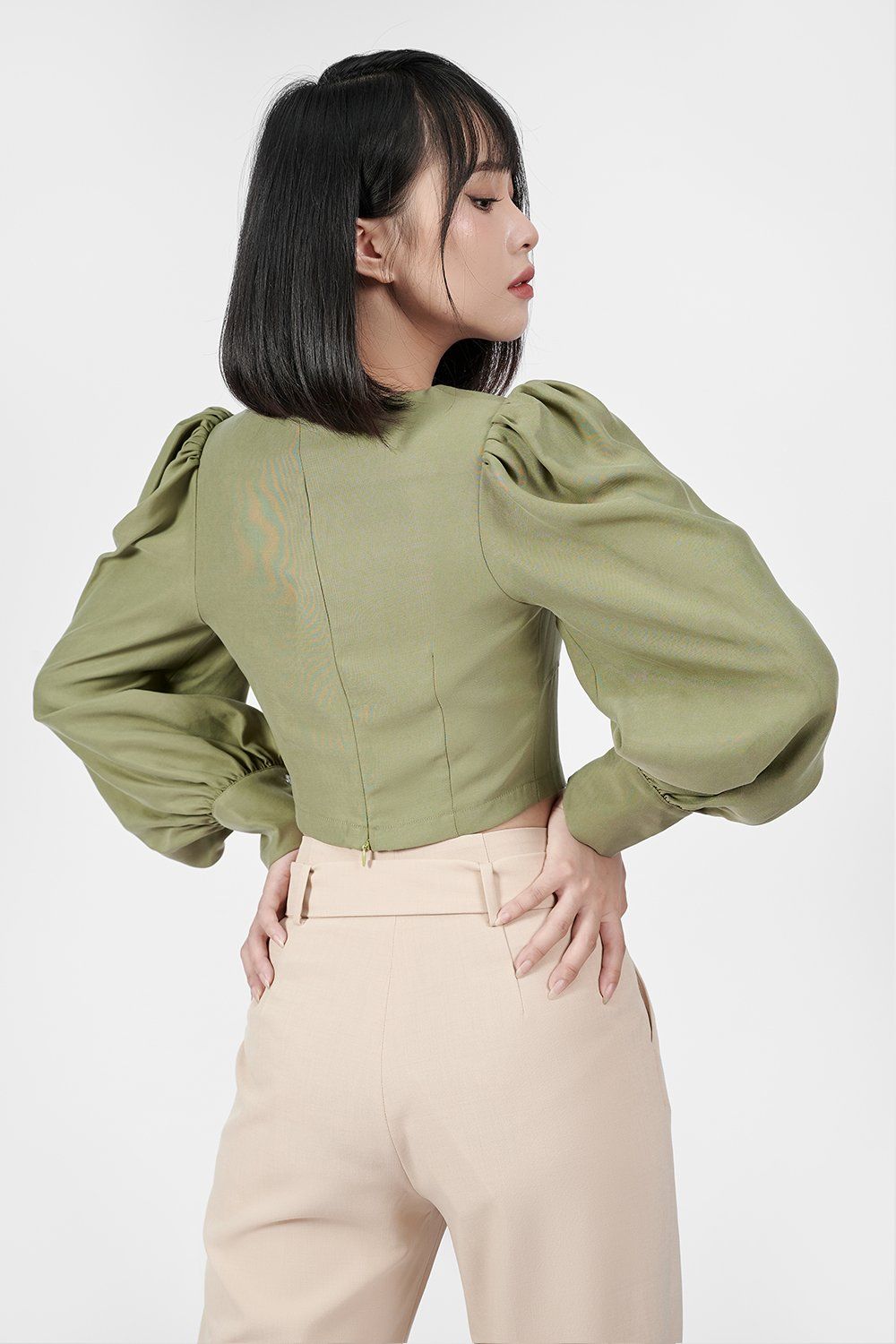  Áo croptop cổ vuông tay bồng edited 
